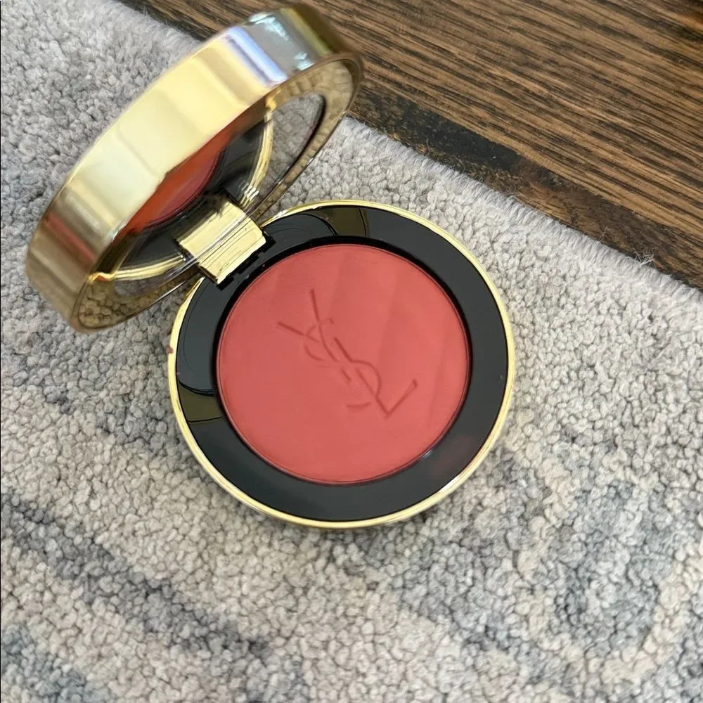 Yves Saint Laurent Make Me Blush 24H Buildable Powder Blush Peachy Nude color